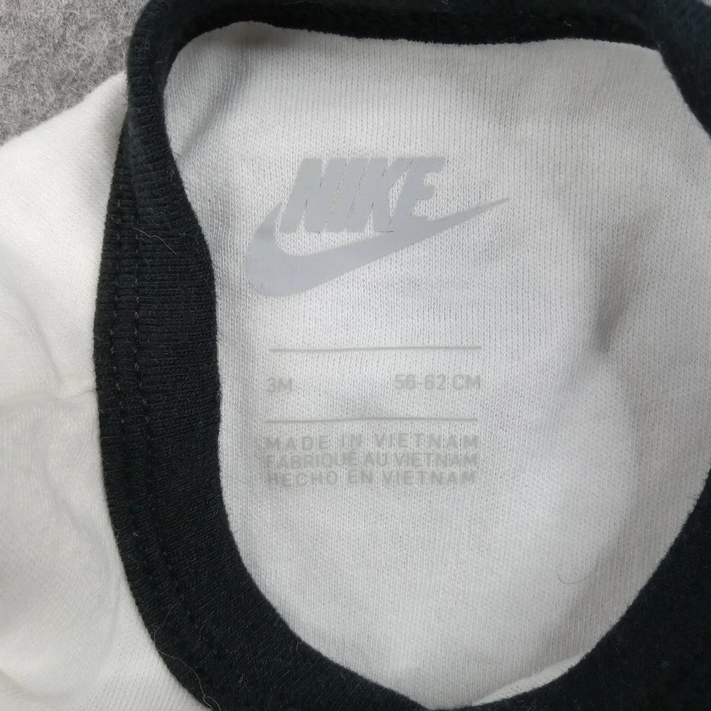 Nike Romper Baby 3M White Black Swoosh‎ Footed Long Sleeve One-piece Snap Front